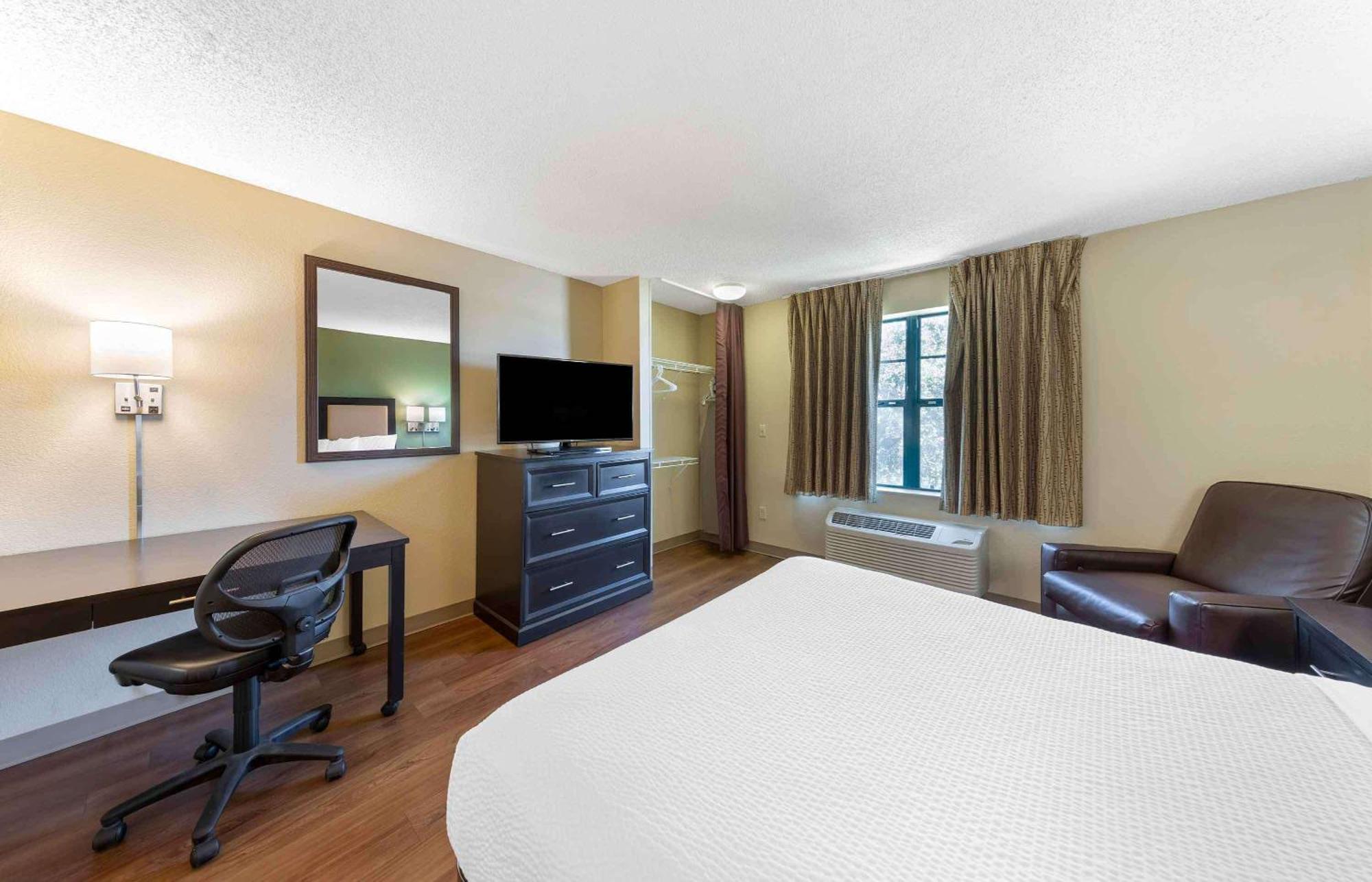 Extended Stay America Select Suites Tampa Airport Memorial Hwy Esterno foto