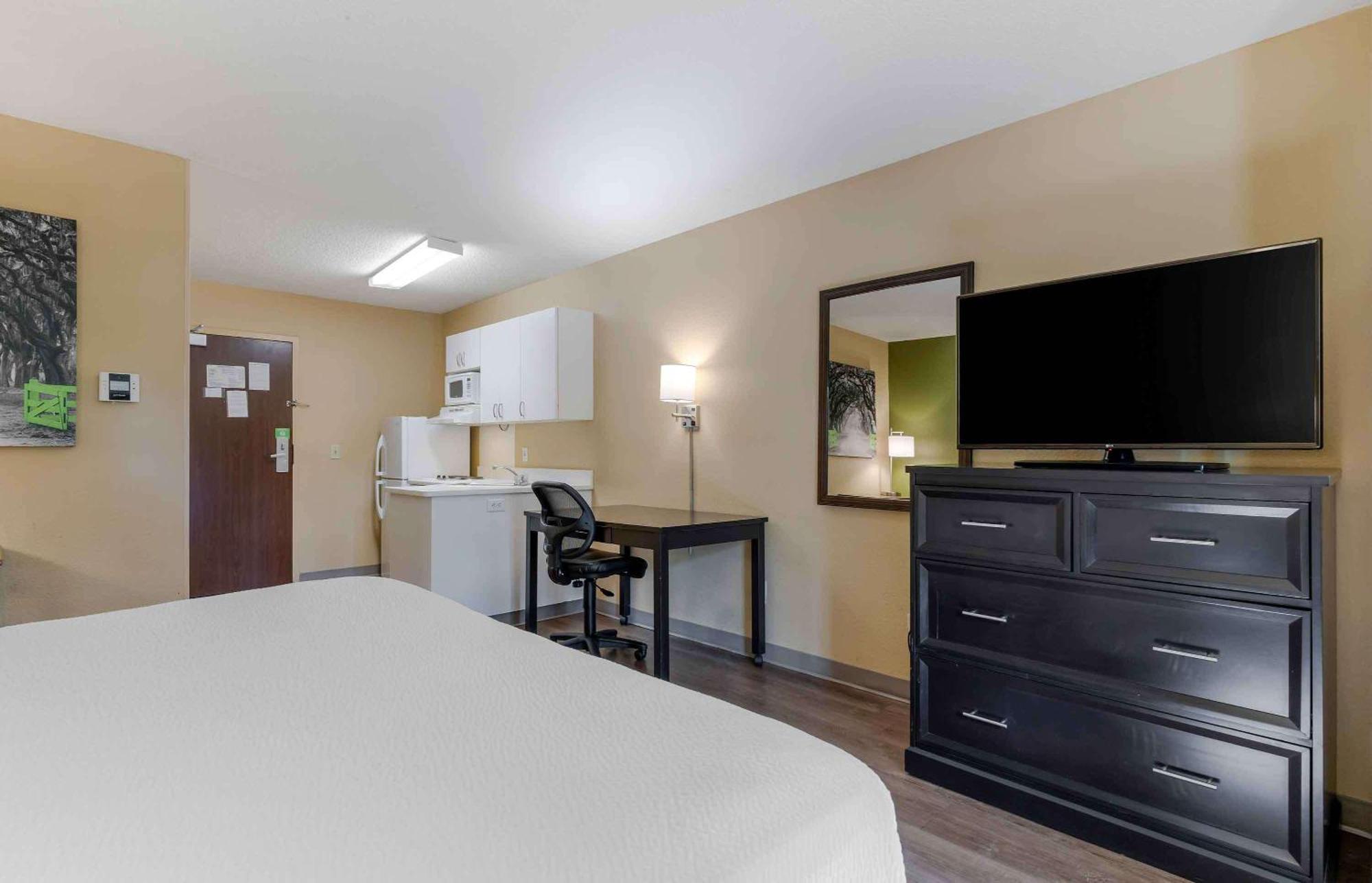 Extended Stay America Select Suites Tampa Airport Memorial Hwy Esterno foto