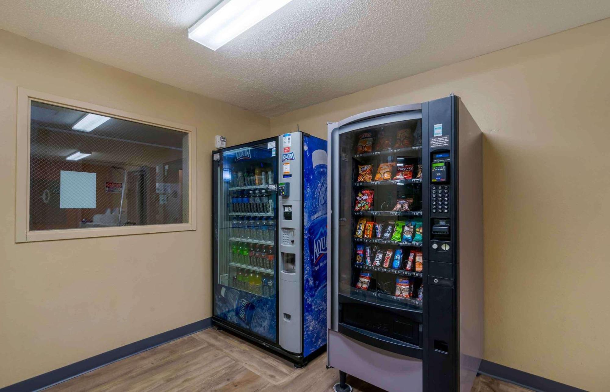 Extended Stay America Select Suites Tampa Airport Memorial Hwy Esterno foto