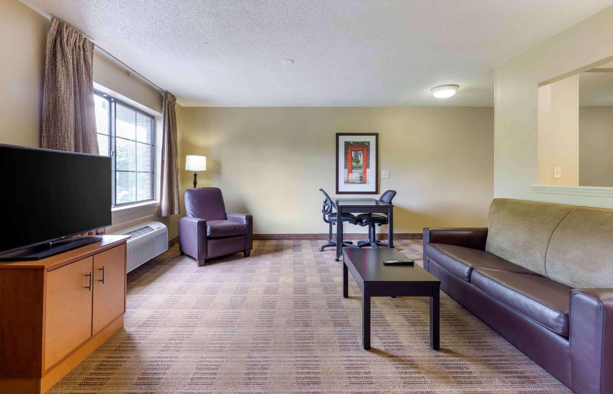 Extended Stay America Select Suites Tampa Airport Memorial Hwy Esterno foto
