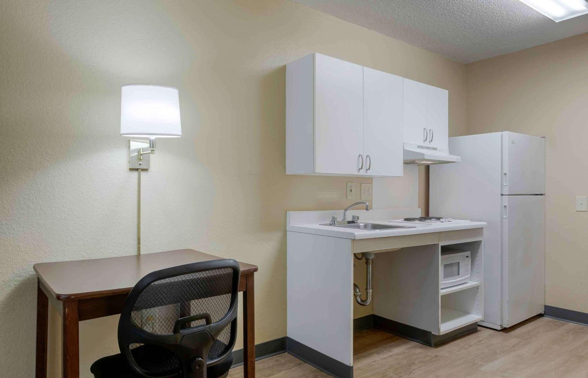 Extended Stay America Select Suites Tampa Airport Memorial Hwy Esterno foto