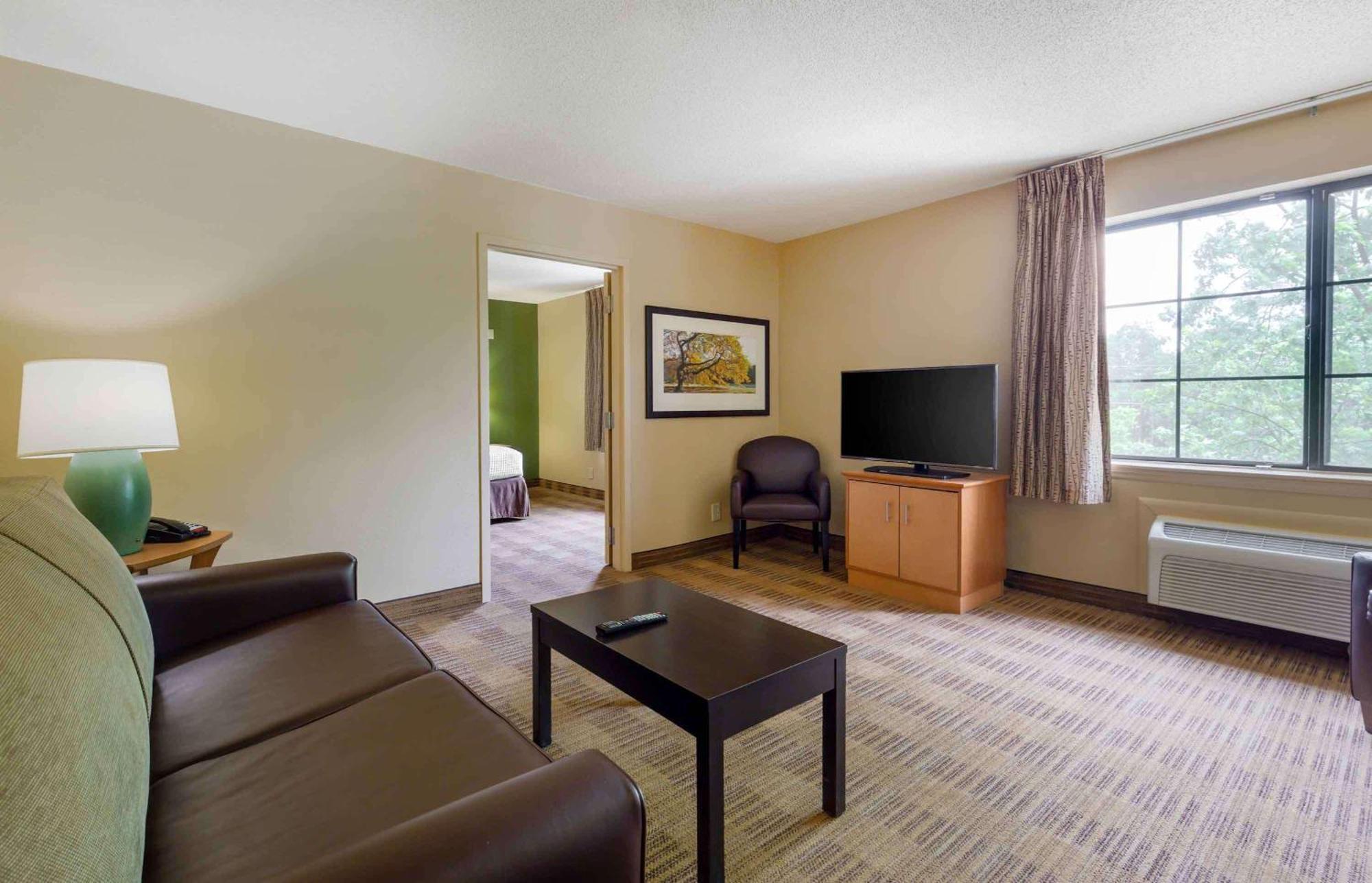 Extended Stay America Select Suites Tampa Airport Memorial Hwy Esterno foto
