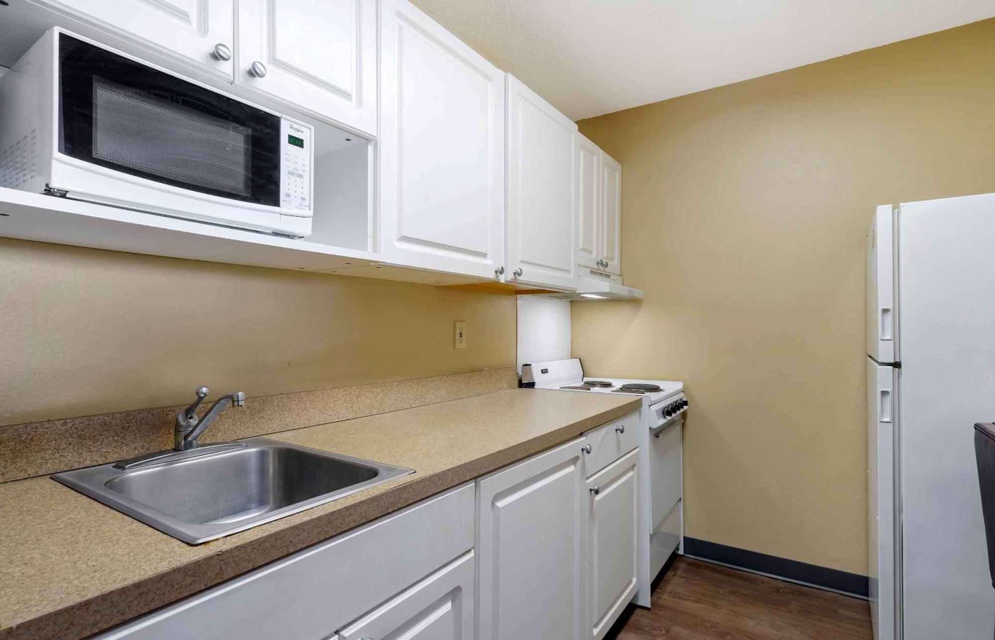 Extended Stay America Select Suites Tampa Airport Memorial Hwy Esterno foto