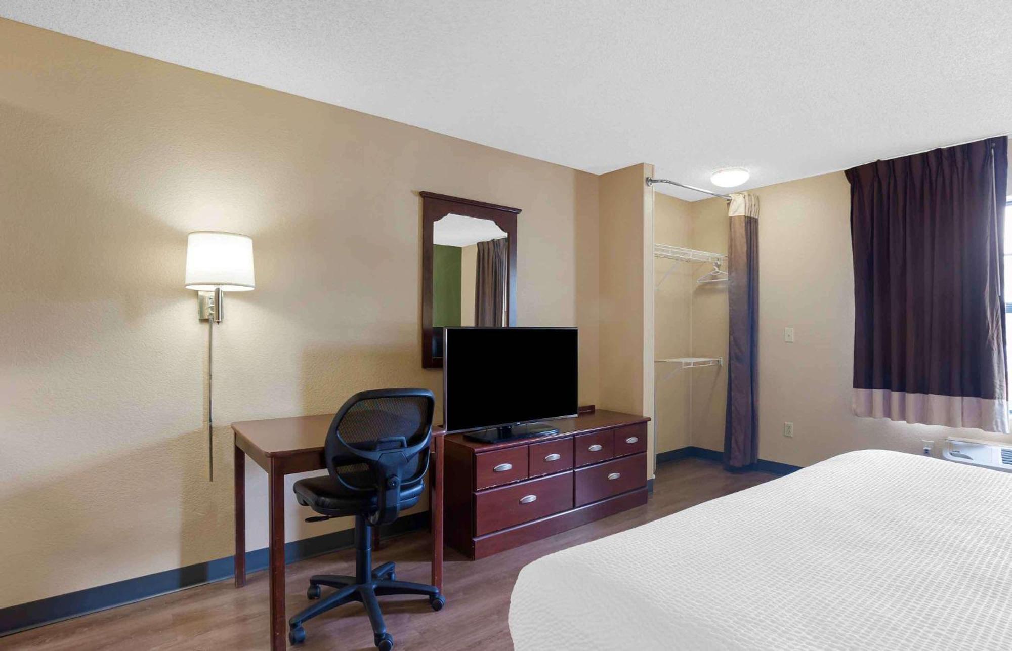 Extended Stay America Select Suites Tampa Airport Memorial Hwy Esterno foto