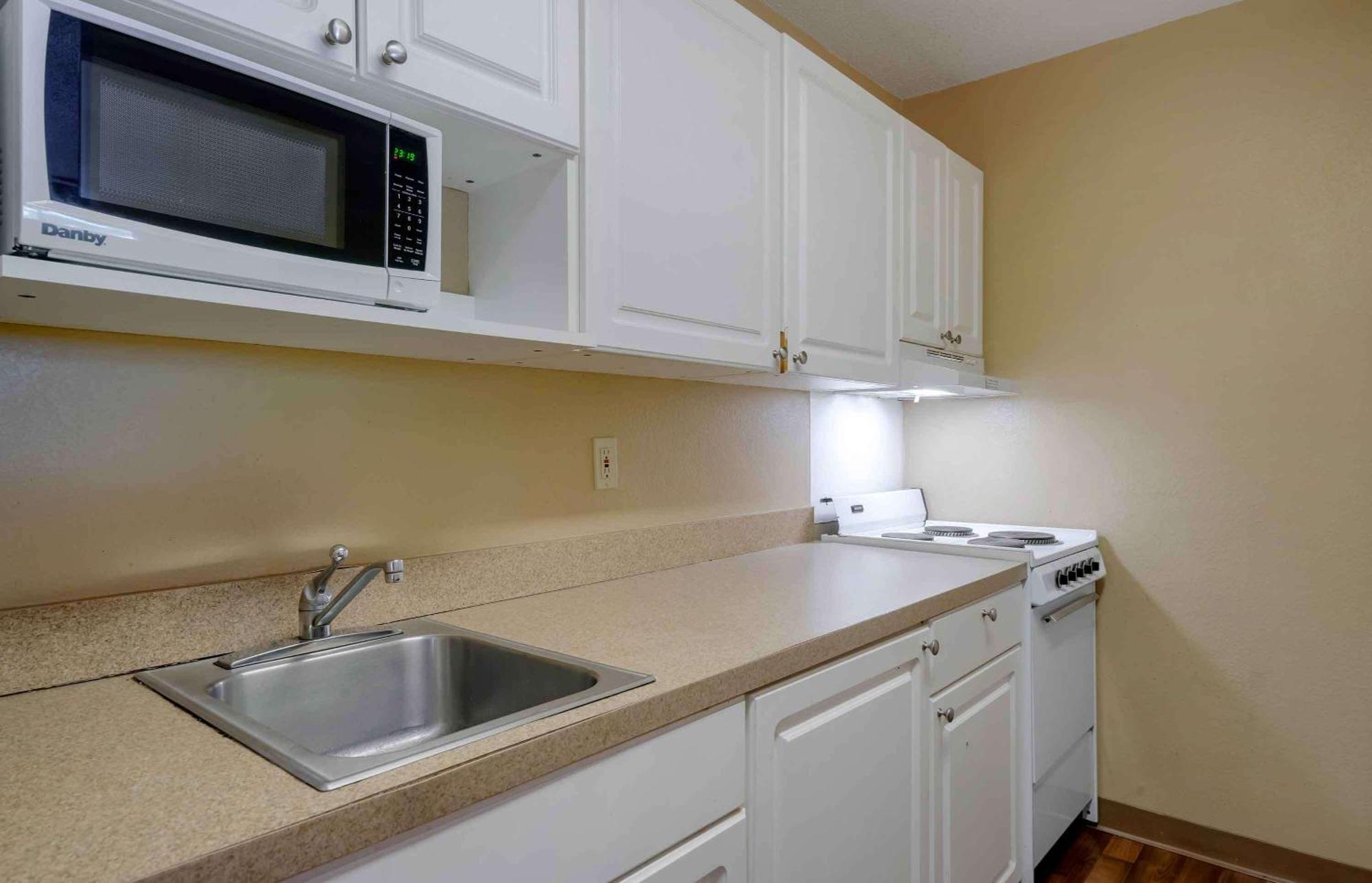 Extended Stay America Select Suites Tampa Airport Memorial Hwy Esterno foto
